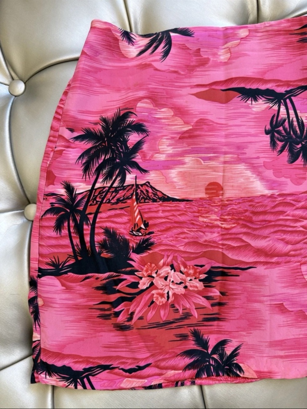 BETSEY JOHNSON 90s VINTAGE HAWAII HAWAIIAN PRINT MINI SKIRT HOT PINK SILK LARGE